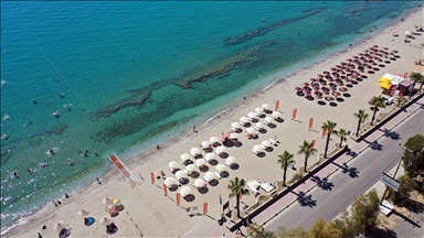 Kuşadası ve Didim'in sahillerinde 39 mavi bayrak dalgalanıyor