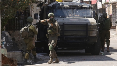الجيش الإسرائيلي يقتحم مناطق بالضفة ويعتدي على فلسطينيين