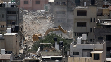 أمام أصحابها.. إسرائيل تهدم منازل فلسطينيين بمخيم طولكرم 