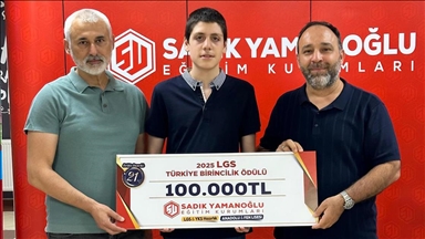 LGS birincisi 100 bin liralık başarı ödülünü Yetim Vakfına bağışladı