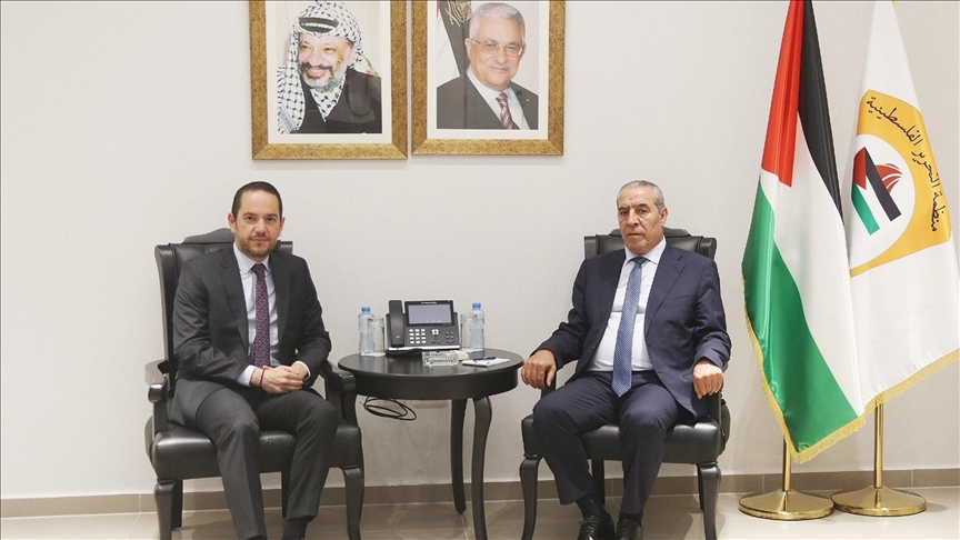 نائب عباس يبحث مع قنصل فرنسا الاستعداد لمؤتمر الاعتراف بفلسطين