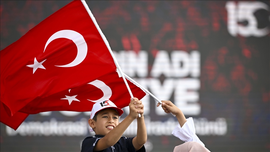 Commémoration dans le monde entier du 9e anniversaire du coup d'État déjoué en Türkiye