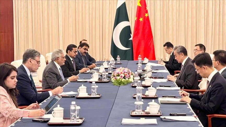 Top Chinese, Pakistani diplomats discuss economic corridor
