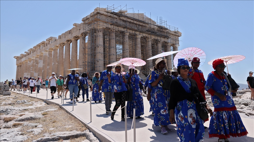 Greece braces for intense heatwave with temperatures up to 43C