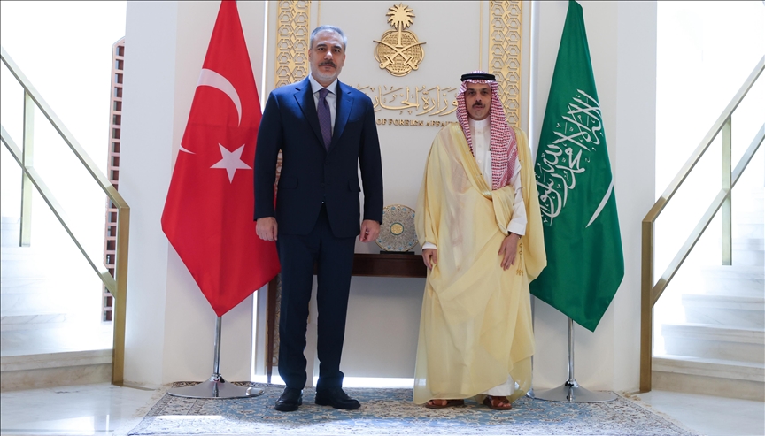 Turkish foreign minister, Saudi counterpart discuss Israel's attacks