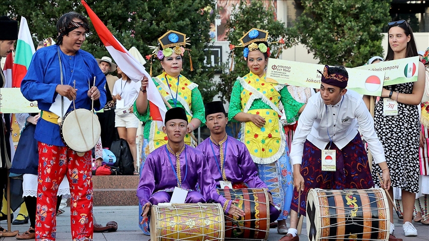 Narodne nošnje i plesovi iz zemalja širom sveta na festivalu folklora u Nišu