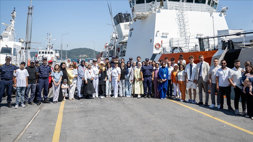 Anadolu'dan gelen şehit çocukları TCSG-Güven Gemisi'yle İstanbul Boğazı'nı gezdi
