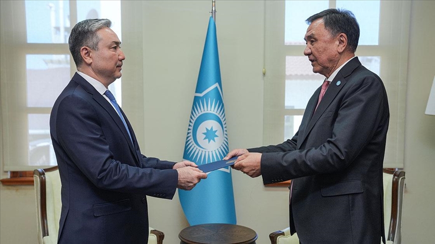 Kazakistan'ın TDT Daimi Temsilciliğine atanan Sapiyev, TDT Genel Sekreterine güven mektubunu sundu