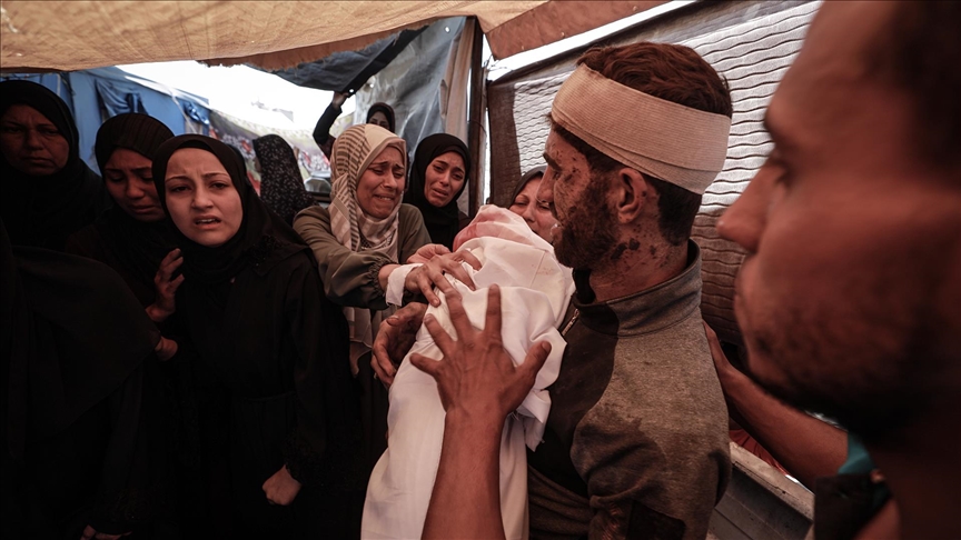 İsrail'in Gazze'ye son saldırılarında aralarında çocukların olduğu 13 kişi yaşamını yitirdi