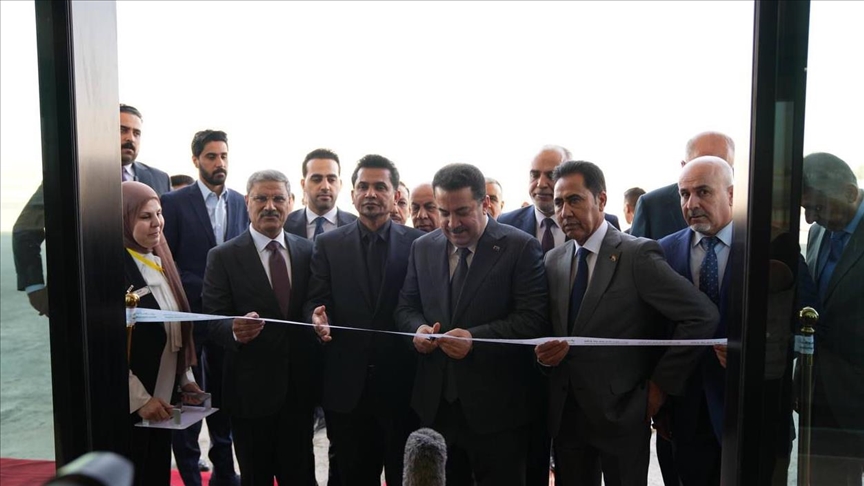 سەرۆکوەزیرانی عێراق فڕۆکەخانەی نێودەوڵەتیی مووسڵی کردەوە