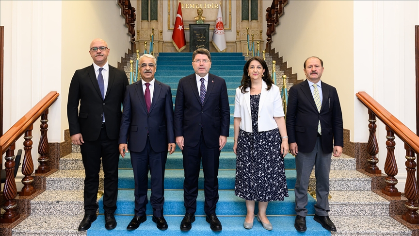 Adalet Bakanı Tunç, DEM Parti heyetini kabul etti