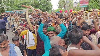 Besimtarët hindu shënojnë festivalin e lashtë të gjarpërinjve "Nag Panchami"