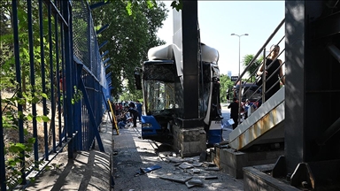 Ankara'da belediye otobüsünün karıştığı zincirleme kazada 20 kişi yaralandı
