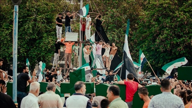 سوريا.. مظاهرات تنديدا بغارات إسرائيل ورفضا للتدخل الأجنبي 