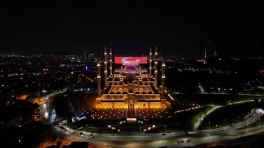 Ülke genelindeki camilerde sela okundu