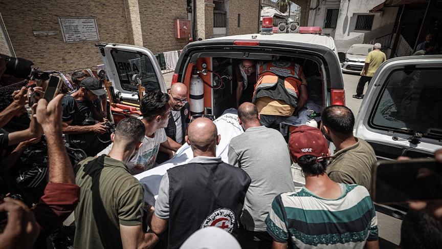 إصابة كاهن ونازحين فلسطينيين بقصف إسرائيل كنيسة في غزة 