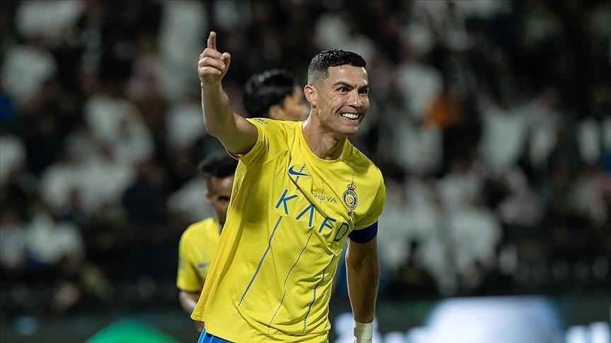 قدم.. رونالدو يحصد جائزتي لاعب الموسم وأفضل هدف