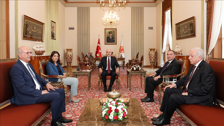 TBMM Başkanı Kurtulmuş, Meclis Başkanvekillerini kabul etti