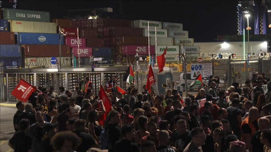 Stotine Grka na protestu u luci Pirej kako bi blokirali isporuku vojne opreme Izraelu