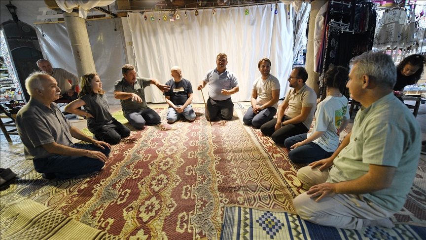 Kastamonu'da tarihi çarşıda ilgiyi artırmak için "Seyirlik köy oyunu" sahneleniyor