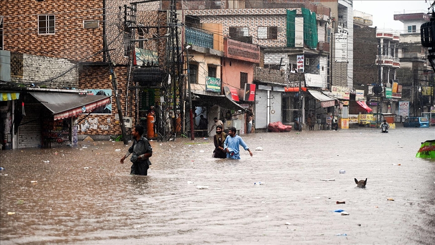 Pakistan'daki sellerde son 24 saatte 63 kişi hayatını kaybetti, 290 kişi yaralandı