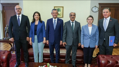 Serokê Giştî yê CHPyê Ozel bi heyeta DEM Partiyê ra civiya