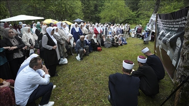 Bosna Hersek'teki savaşta kurşuna dizilerek öldürülen 6 Srebrenitsalı genç anıldı