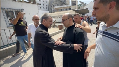 بطريركية اللاتين بالقدس تؤكد إصابة كاهن بقصف إسرائيل كنيسة بغزة 