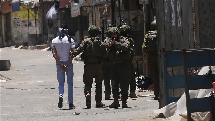الضفة.. الجيش الإسرائيلي يعتقل عددا من الفلسطينيين بينهم مصاب