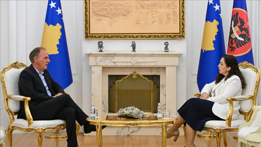 Presidentja Osmani zhvilloi takim konsultativ me kreun e Nismës Socialdemokrate  Fatmir Limaj