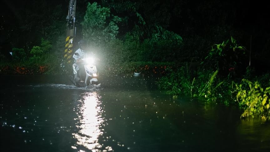 Death toll from torrential rains rises to 4 in South Korea as thousands evacuated Death toll from torrential rains rises to 4 in South Korea as thousands evacuated