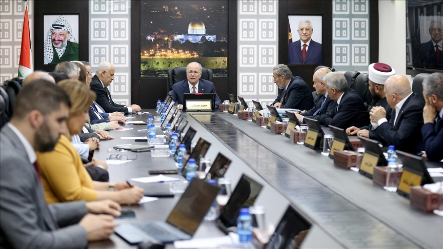 حكومة فلسطين تحذر من توقف الخدمات بسبب حجز إسرائيل أموال الضرائب