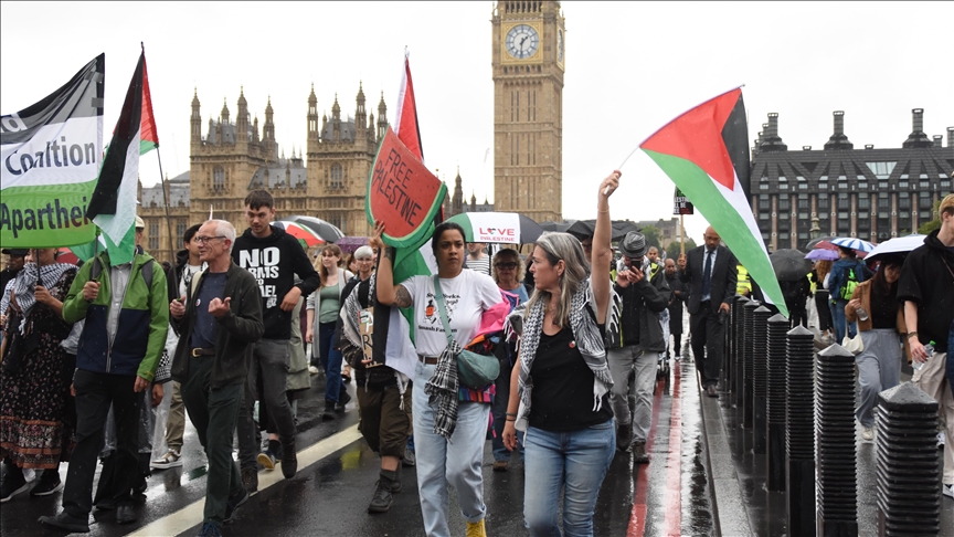 Londres : des dizaines de milliers de personnes manifestent en soutien à la Palestine