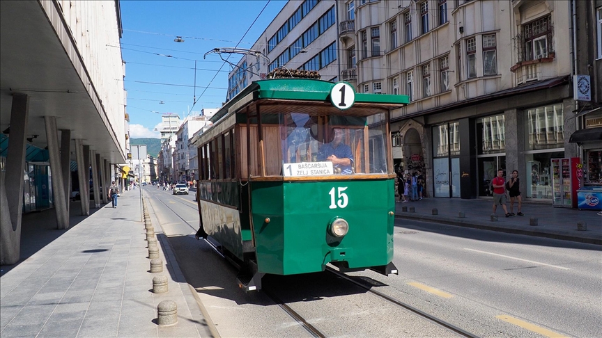 Yeniden faaliyete geçen Saraybosna'nın 130 yıllık tramvayı, yolcularına nostaljik anılar yaşatacak