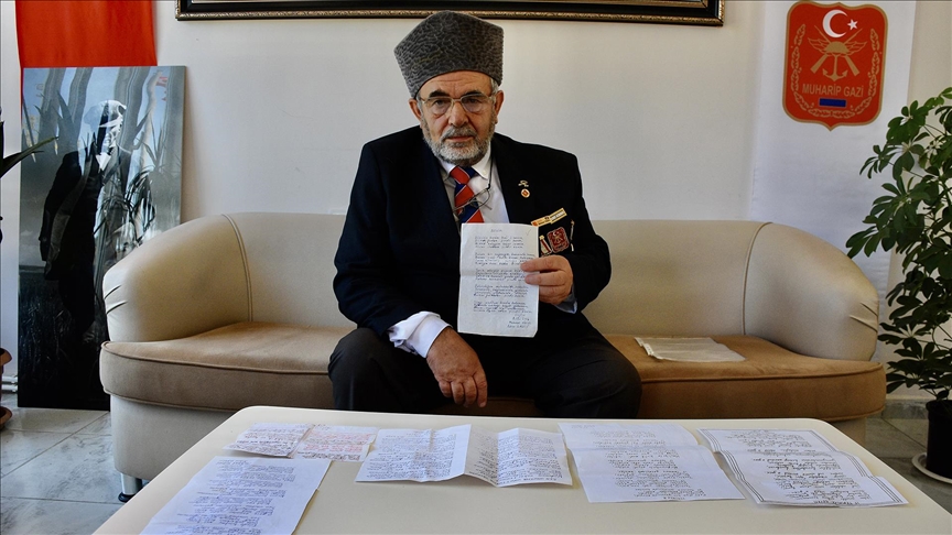 Kıbrıs'tan babasına gönderdiği mektupla şiir yazmaya başlayan gazi anılarını unutamıyor