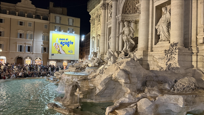Rome turns off Trevi Fountain lights in solidarity with Gaza Rome turns off Trevi Fountain lights in solidarity with Gaza