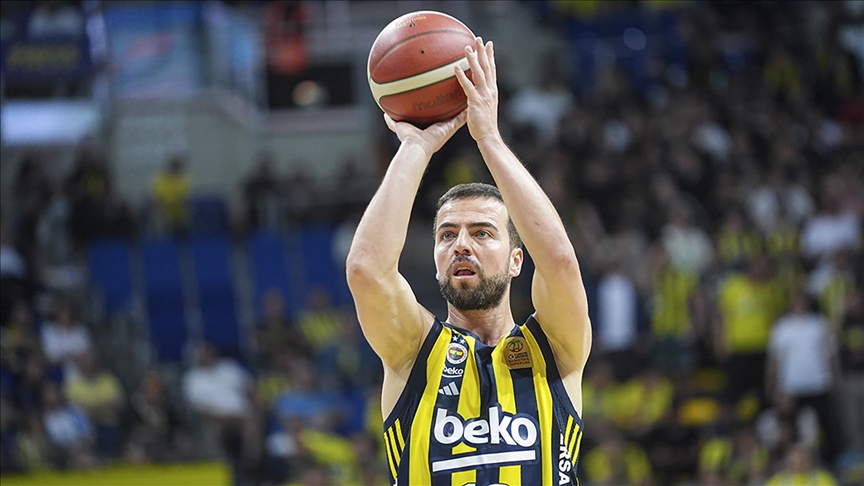 Fenerbahçe Beko, Melih Mahmutoğlu'nun sözleşmesini bir yıllığına uzattı