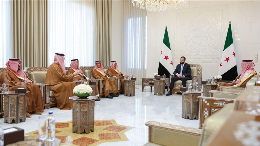 دمشق.. الشرع يبحث مع رجال أعمال سعوديين تعزيز التعاون الاقتصادي
