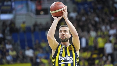 Fenerbahçe Beko, Melih Mahmutoğlu'nun sözleşmesini bir yıllığına uzattı