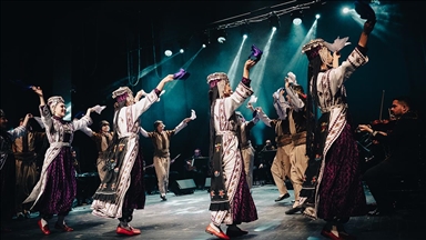 Vanlıları sanatsal etkinliklerle buluşturan "Van Kültür Yolu Festivali" sürüyor