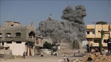 Israel kills 25 starving Palestinians near aid distribution center in southern Gaza 