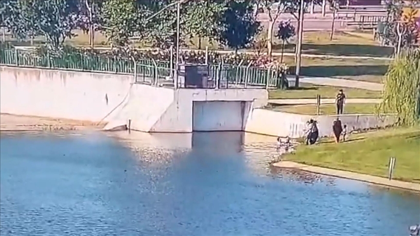 Bursa'da Nilüfer Çayı'na düşen 1,5 yaşındaki çocuğu güvenlik görevlisi kurtardı