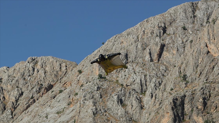 Türkiye'nin "yarasa adamı" Cengiz Koçak başarısını disiplinle sürdürüyor