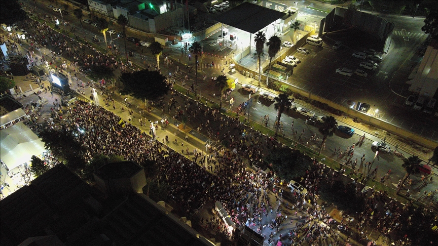 Thousands of Israelis rally in Tel Aviv to demand prisoner swap deal