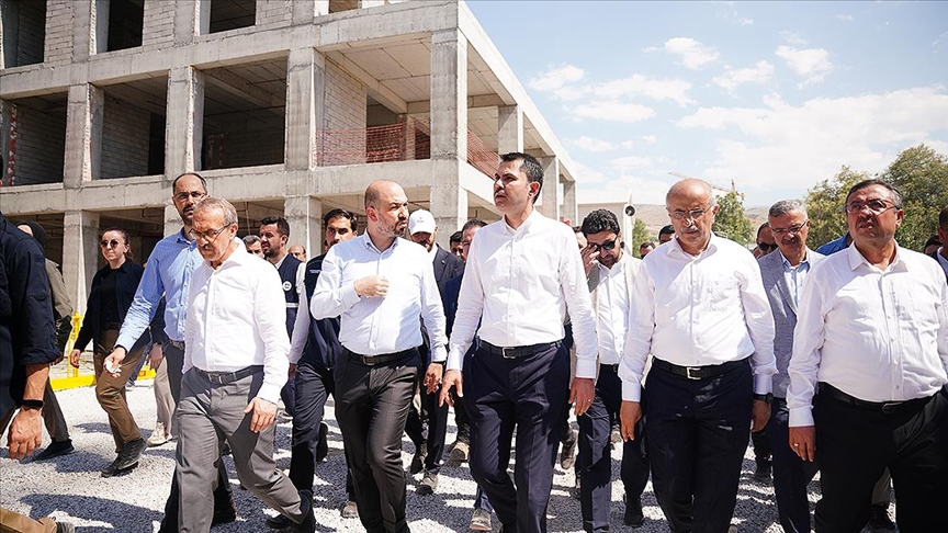 Bakan Kurum'dan Malatya'daki şantiyelere 24 saat çalışma talimatı