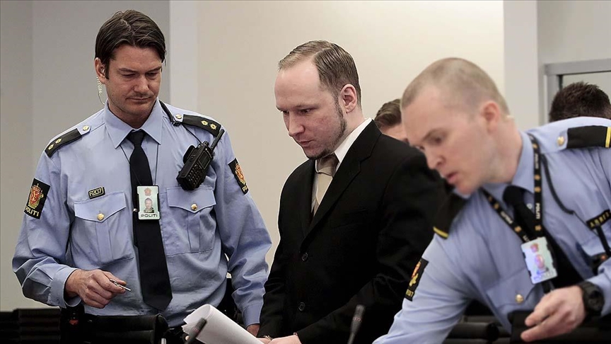 Norveç'te 77 kişiyi katleden Breivik'in mahkemeleri terör propagandasında kullanması tepki çekiyor