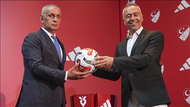Türkiye profesyonel futbol liglerinin resmi futbol topu sponsoru adidas oldu