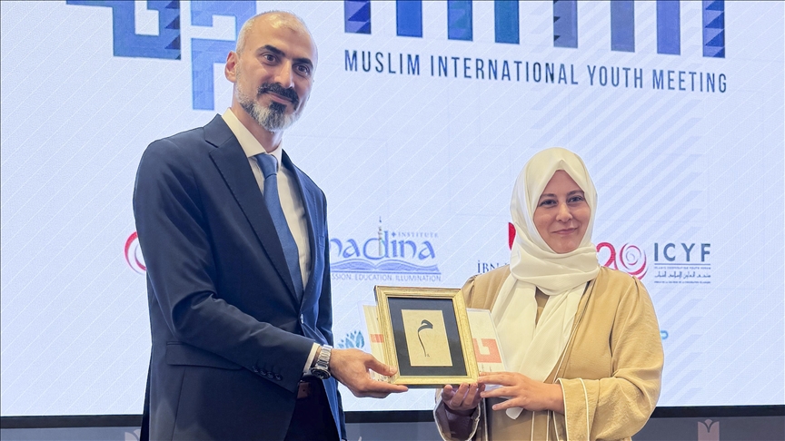 İstanbul'da düzenlenen Uluslararası Müslüman Gençlik Toplantısı'nın kapanış töreni yapıldı 