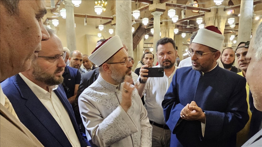 رئيس الشؤون الدينية التركي يزور الجامع الأزهر في مصر