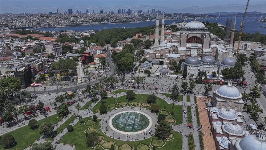 Yerli turistler yılın ilk çeyreğinde 76,4 milyar lira seyahat harcaması yaptı